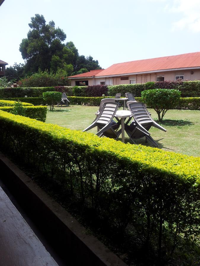 Areba Hotell Entebbe Eksteriør bilde